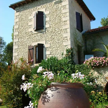 Pensión Moulin Rouhaud Montboyer